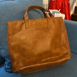 Window Shopper Ltd - Distressed Caramel Pebble - Thirty One